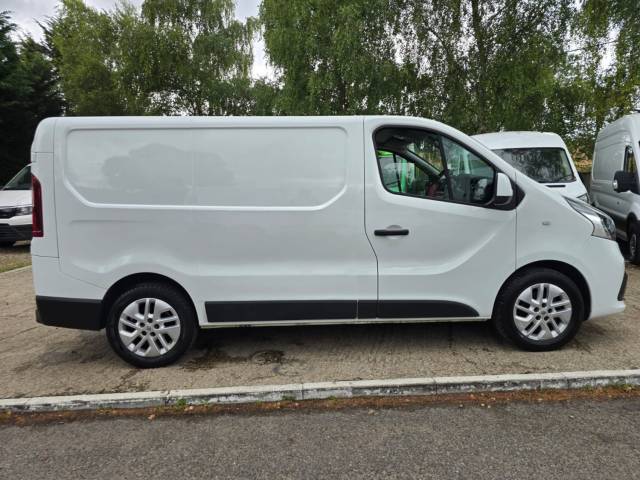2019 Renault Trafic 1.6 dCi 27 Sport Nav SWB EU6 **ONLY 62,000 MILES**