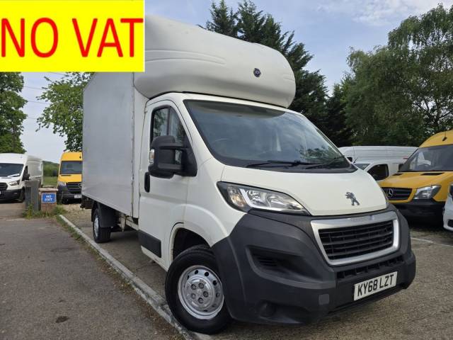 Peugeot Boxer 2.0 BlueHDi Luton Van TAIL LIFT CHASSIS CAB Diesel White