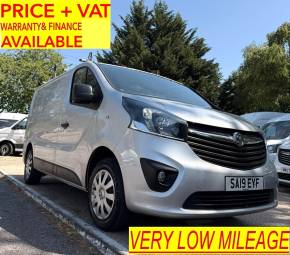 VAUXHALL VIVARO at DM Vans Great Missenden