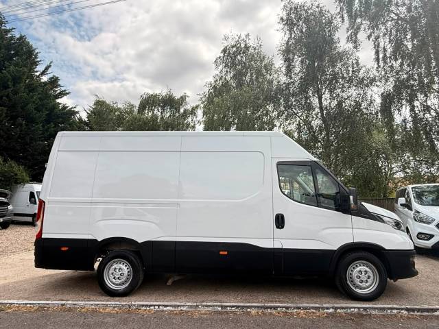 2023 Iveco Daily 2.3D HPI 14V 35S 3520 MWB (NO VAT)