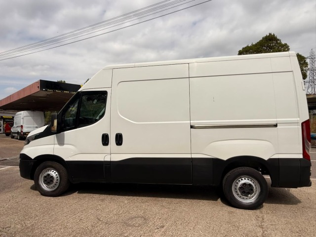 2017 Iveco Daily 2.3 TD 12V 35S 3520 L2 MWB HiMatic AUTO (NO VAT)
