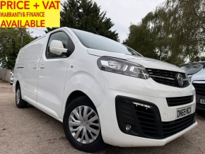 VAUXHALL VIVARO at DM Vans Great Missenden