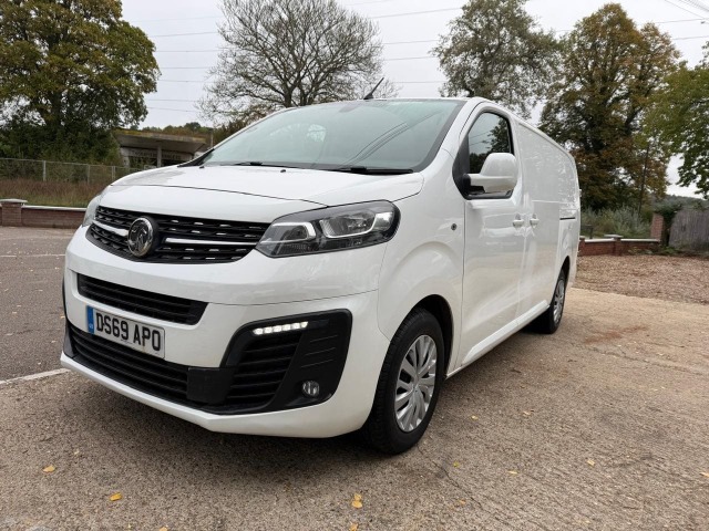 2019 Vauxhall Vivaro 1.5 Turbo D 2900 Sportive L2 LWB **LOW MILEAGE**