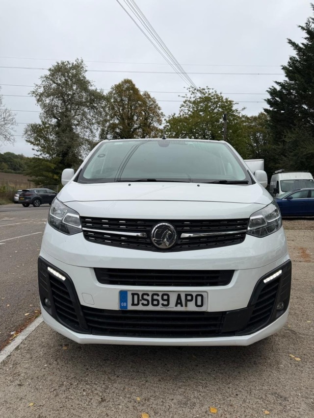 2019 Vauxhall Vivaro 1.5 Turbo D 2900 Sportive L2 LWB **LOW MILEAGE**