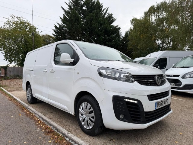 2019 Vauxhall Vivaro 1.5 Turbo D 2900 Sportive L2 LWB **LOW MILEAGE**